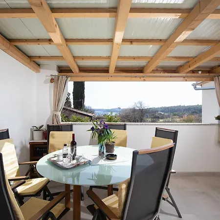 Sea View With Free Parking Apartament Pula