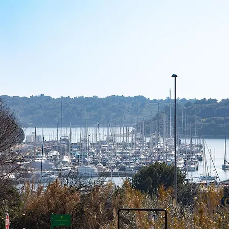 Sea View With Free Parking Apartament Pula