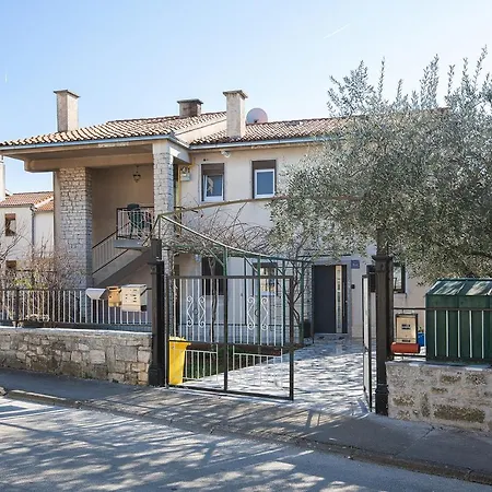 Sea View With Free Parking Apartment Pula