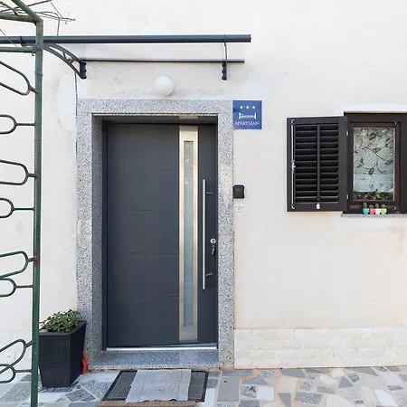 Sea View With Free Parking *