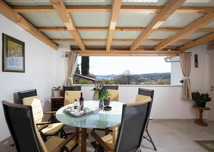 Sea View With Free Parking Апартаменты Пула