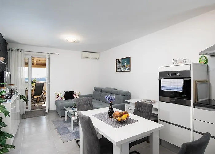 Апартаменты Sea View With Free Parking Пула