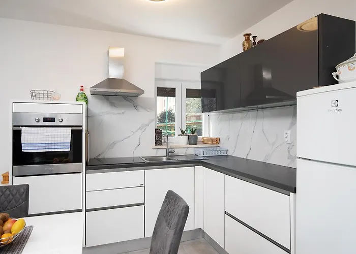 Апартаменты Sea View With Free Parking