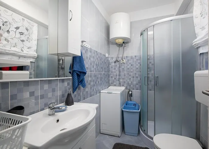 Апартаменты Sea View With Free Parking *