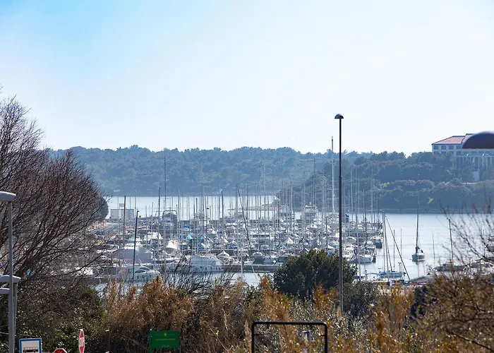 Sea View With Free Parking Апартаменты Пула