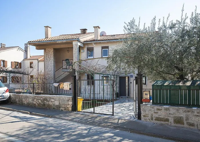 Sea View With Free Parking Апартаменты Пула